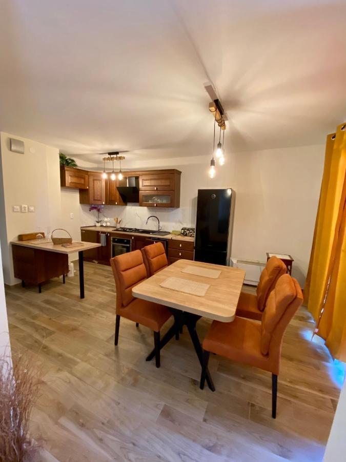 Apartment With Balcony And Free Parking Zára Kültér fotó