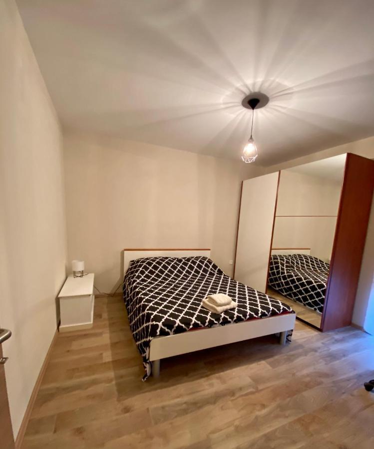 Apartment With Balcony And Free Parking Zára Kültér fotó